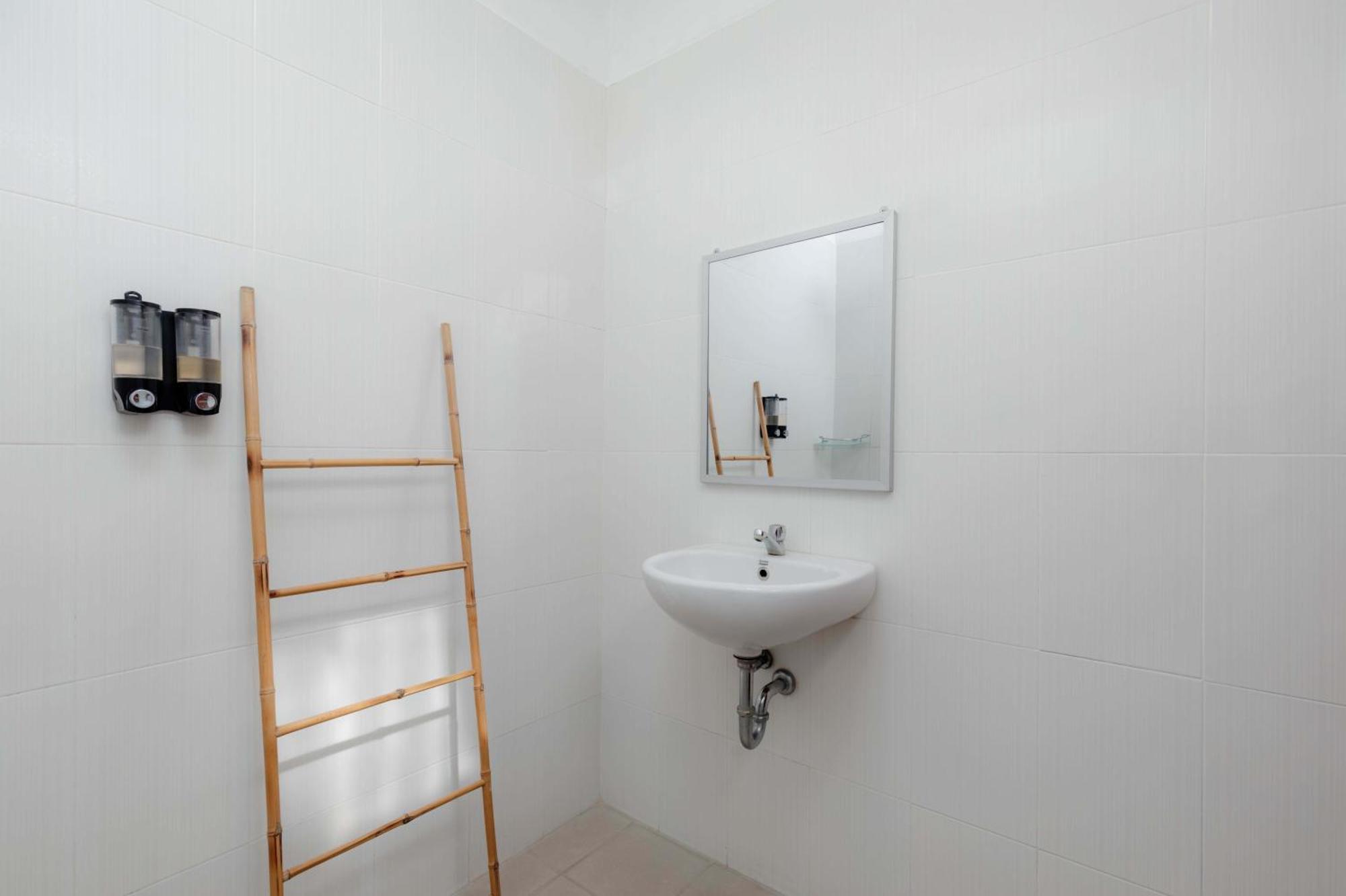 Carik Bali Guest House Canggu Экстерьер фото